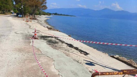 Αχαΐα: Διάβρωση παραλιακών δρόμων, απ' άκρη σ' άκρη σε όλο το νομό, εξαιτίας της Κλιματικής αλλαγής ΦΩΤΟ 36 Αχαΐα: Διάβρωση παραλιακών δρόμων, απ' άκρη σ' άκρη σε όλο το νομό, εξαιτίας της Κλιματικής αλλαγής ΦΩΤΟ