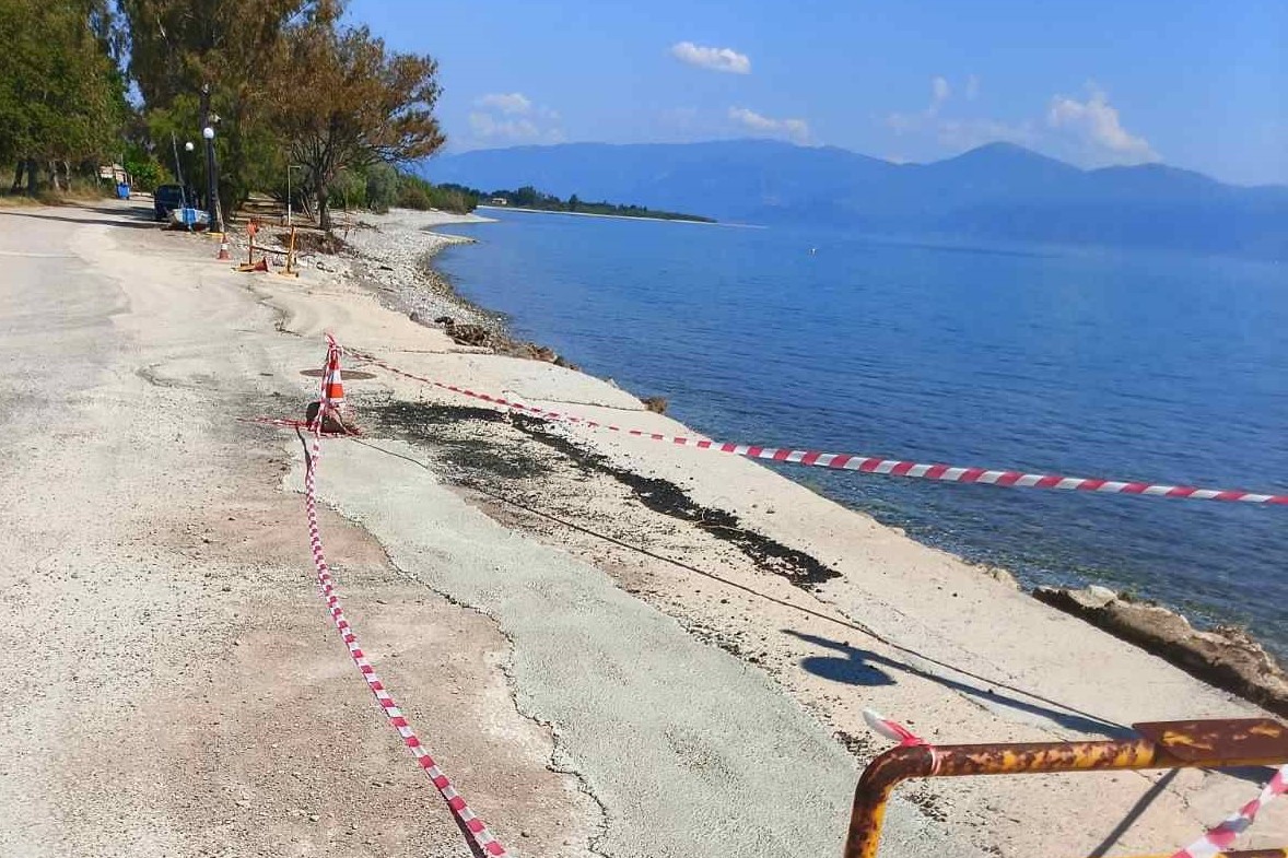 Αχαΐα: Διάβρωση παραλιακών δρόμων, λόγω Κλιματικής αλλαγής ΦΩΤΟ