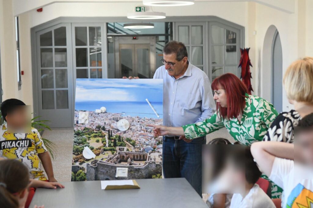 Το Δημαρχείο γέμισε παιδιά, που υποδέχθηκε ο Κώστας Πελετίδης ΦΩΤΟ 31 Το Δημαρχείο γέμισε παιδιά, που υποδέχθηκε ο Κώστας Πελετίδης ΦΩΤΟ