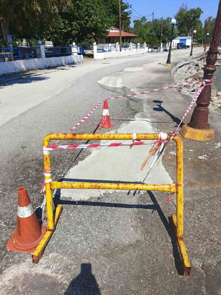 Αχαΐα: Διάβρωση παραλιακών δρόμων, απ' άκρη σ' άκρη σε όλο το νομό, εξαιτίας της Κλιματικής αλλαγής ΦΩΤΟ 31 Αχαΐα: Διάβρωση παραλιακών δρόμων, απ' άκρη σ' άκρη σε όλο το νομό, εξαιτίας της Κλιματικής αλλαγής ΦΩΤΟ