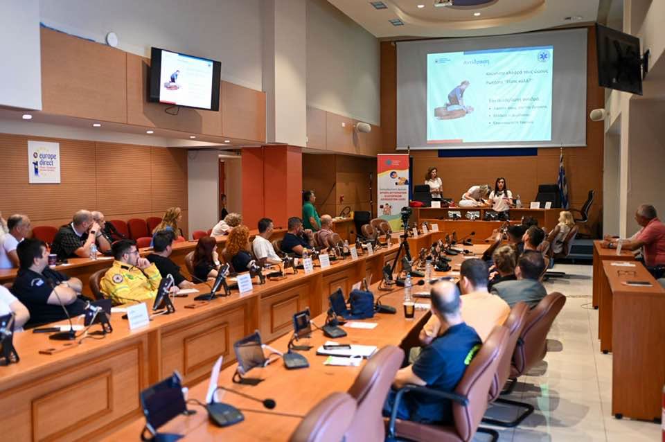 Εκπαίδευση για σωστή χρήση απινιδωτών, με την βοήθεια του ΕΚΑΒ ΦΩΤΟ 33 Εκπαίδευση για σωστή χρήση απινιδωτών, με την βοήθεια του ΕΚΑΒ ΦΩΤΟ