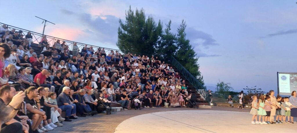 «Κύκλοι Παράδοσης» από τον Χορευτικό Ομιλο Αιγίου ΠΛΟΥΣΙΟ ΦΩΤΟ