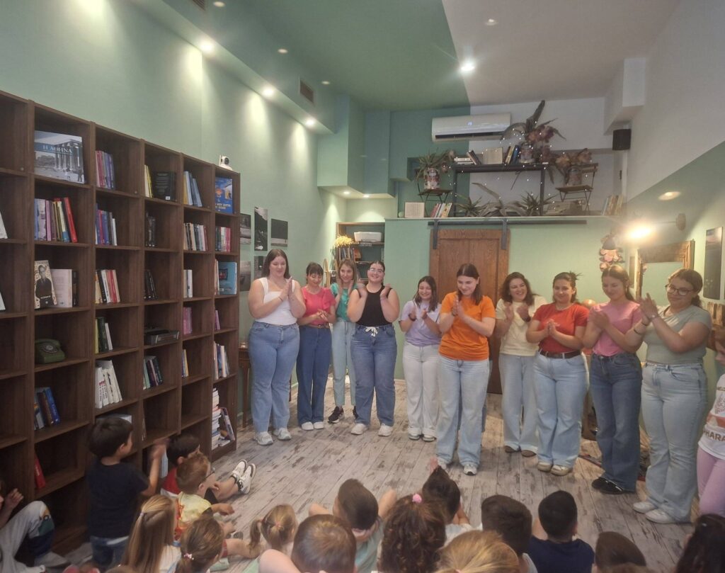 Διαδραστική αφήγηση «Ιστορίες που πατούν στη Γη και φτάνουν ως τ’ Αστέρια», από το ΣΑΕΚ Αιγίου ΦΩΤΟ 32 Διαδραστική αφήγηση «Ιστορίες που πατούν στη Γη και φτάνουν ως τ’ Αστέρια», από το ΣΑΕΚ Αιγίου ΦΩΤΟ