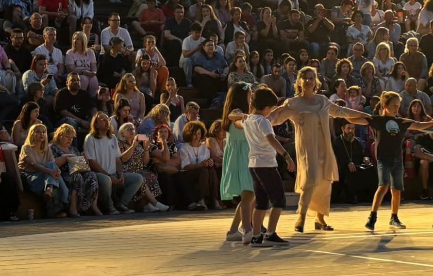 «Κύκλοι Παράδοσης» από τον Χορευτικό Ομιλο Αιγίου ΠΛΟΥΣΙΟ ΦΩΤΟ