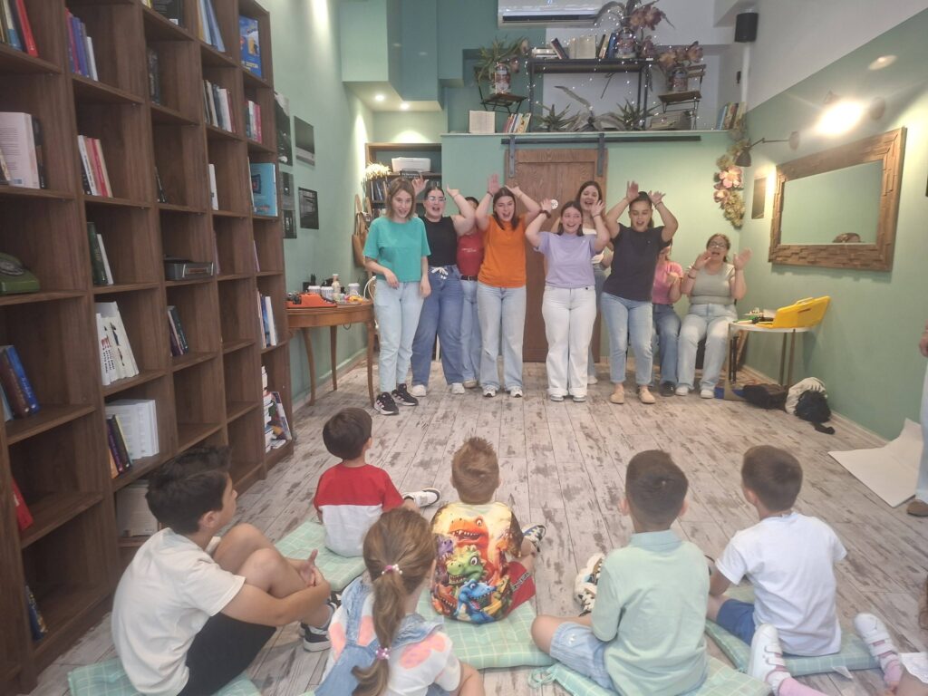 Διαδραστική αφήγηση «Ιστορίες που πατούν στη Γη και φτάνουν ως τ’ Αστέρια», από το ΣΑΕΚ Αιγίου ΦΩΤΟ 33 Διαδραστική αφήγηση «Ιστορίες που πατούν στη Γη και φτάνουν ως τ’ Αστέρια», από το ΣΑΕΚ Αιγίου ΦΩΤΟ