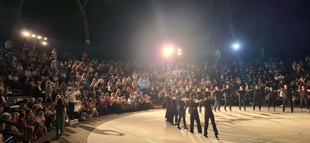 «Κύκλοι Παράδοσης» από τον Χορευτικό Ομιλο Αιγίου ΠΛΟΥΣΙΟ ΦΩΤΟ