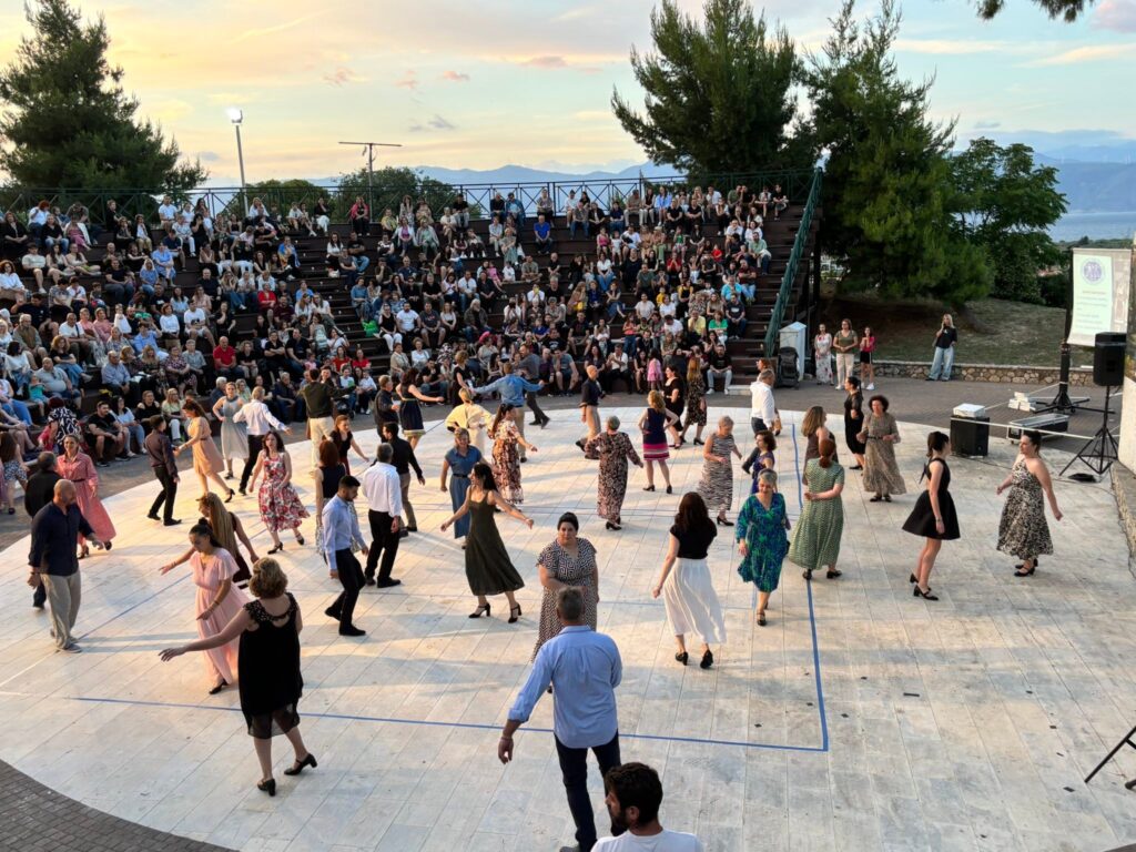 «Κύκλοι Παράδοσης» από τον Χορευτικό Ομιλο Αιγίου ΠΛΟΥΣΙΟ ΦΩΤΟΡΕΠΟΡΤΑΖ