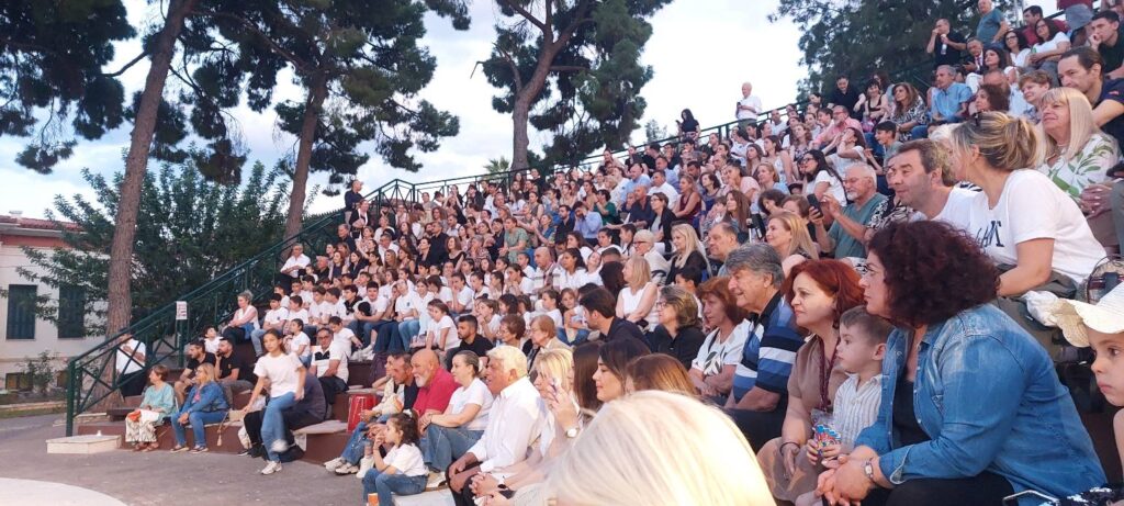 «Κύκλοι Παράδοσης» από τον Χορευτικό Ομιλο Αιγίου ΠΛΟΥΣΙΟ ΦΩΤΟ