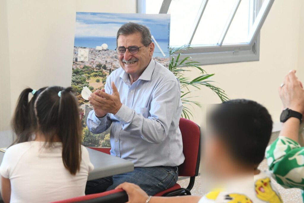 Το Δημαρχείο γέμισε παιδιά, που υποδέχθηκε ο Κώστας Πελετίδης ΦΩΤΟ 36 Το Δημαρχείο γέμισε παιδιά, που υποδέχθηκε ο Κώστας Πελετίδης ΦΩΤΟ