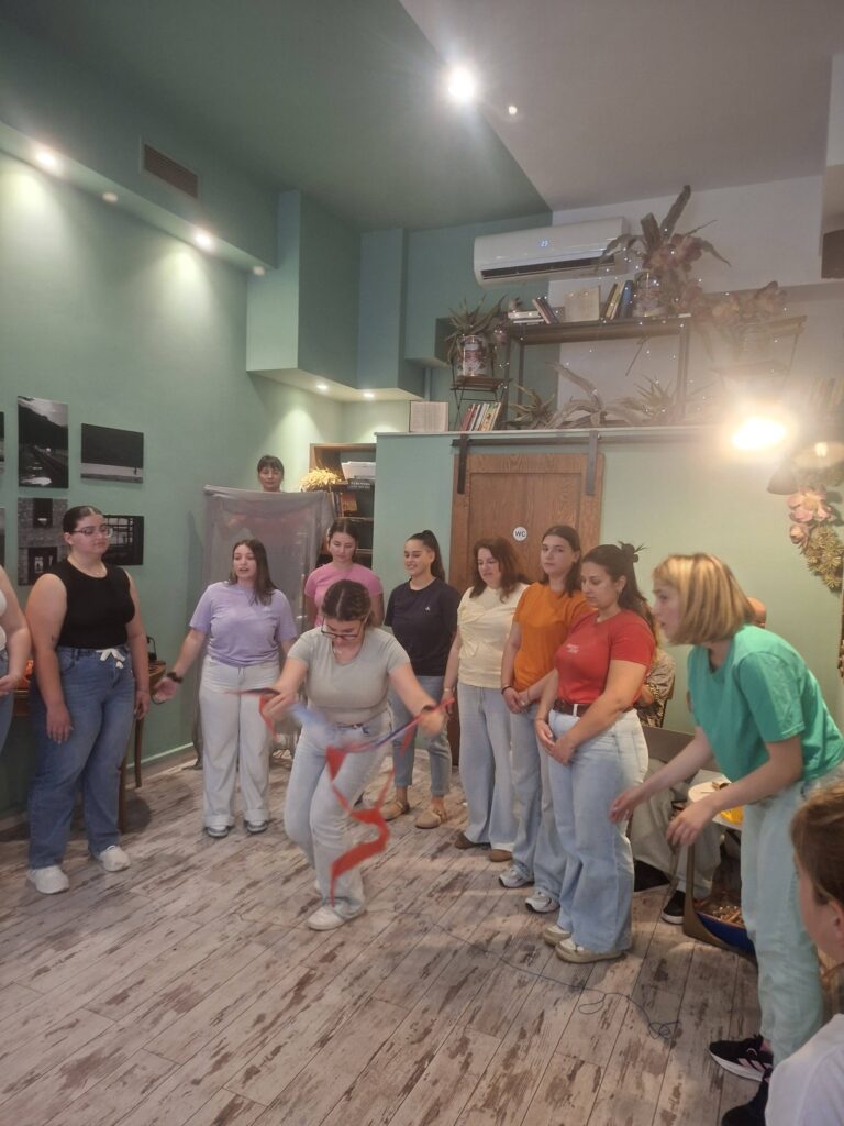 Διαδραστική αφήγηση «Ιστορίες που πατούν στη Γη και φτάνουν ως τ’ Αστέρια», από το ΣΑΕΚ Αιγίου ΦΩΤΟ 30 Διαδραστική αφήγηση «Ιστορίες που πατούν στη Γη και φτάνουν ως τ’ Αστέρια», από το ΣΑΕΚ Αιγίου ΦΩΤΟ