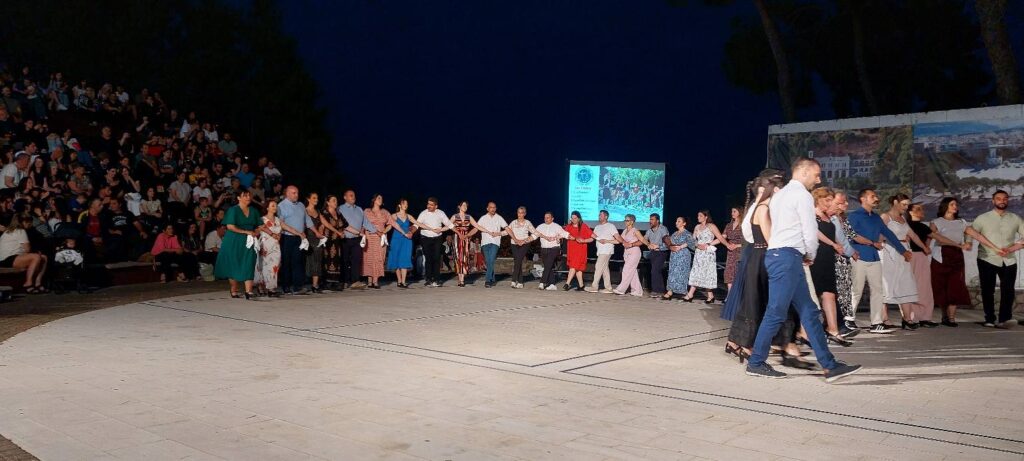 «Κύκλοι Παράδοσης» από τον Χορευτικό Ομιλο Αιγίου ΠΛΟΥΣΙΟ ΦΩΤΟ