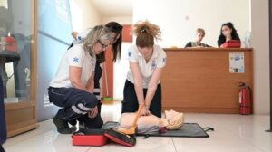Εκπαίδευση για σωστή χρήση απινιδωτών, με την βοήθεια του ΕΚΑΒ ΦΩΤΟ