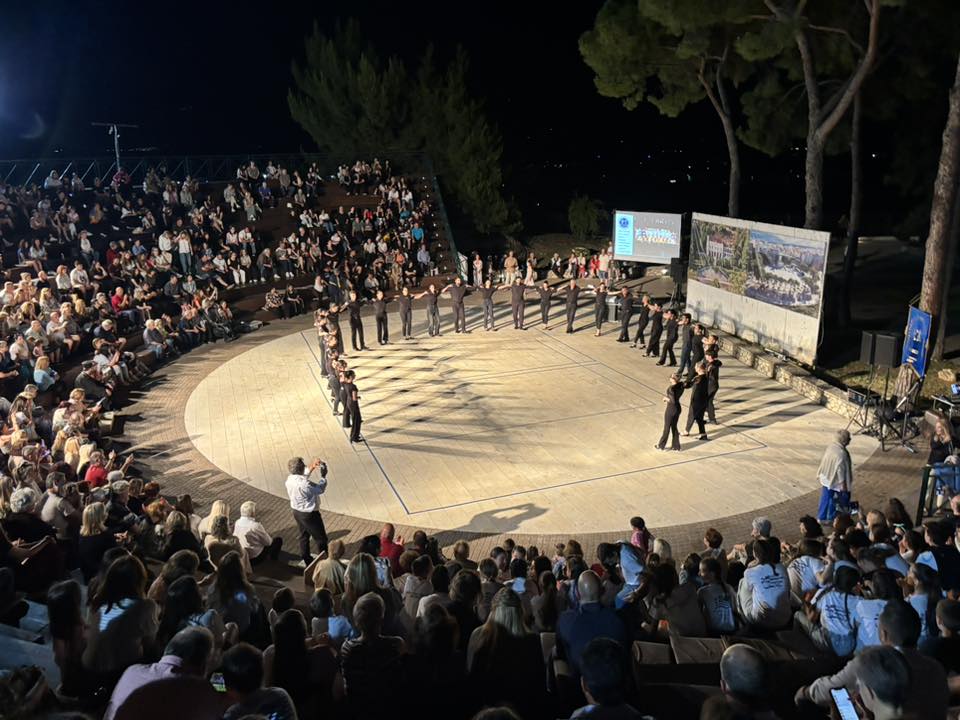 «Κύκλοι Παράδοσης» από τον Χορευτικό Ομιλο Αιγίου ΠΛΟΥΣΙΟ ΦΩΤΟ