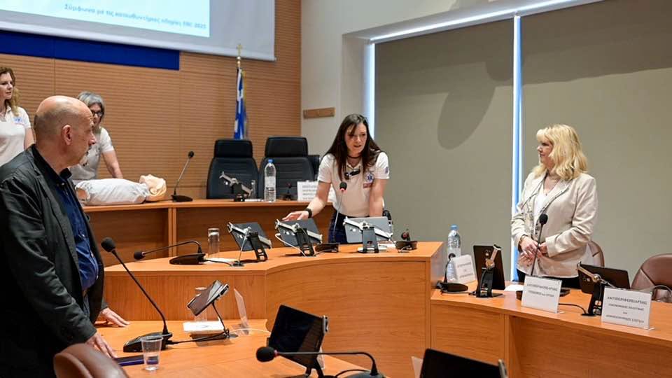 Εκπαίδευση για σωστή χρήση απινιδωτών, με την βοήθεια του ΕΚΑΒ ΦΩΤΟ 31 Εκπαίδευση για σωστή χρήση απινιδωτών, με την βοήθεια του ΕΚΑΒ ΦΩΤΟ