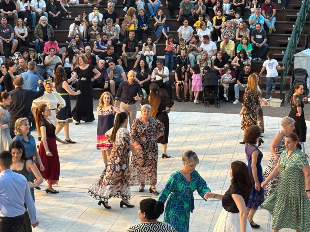 «Κύκλοι Παράδοσης» από τον Χορευτικό Ομιλο Αιγίου ΠΛΟΥΣΙΟ ΦΩΤΟΡΕΠΟΡΤΑΖ