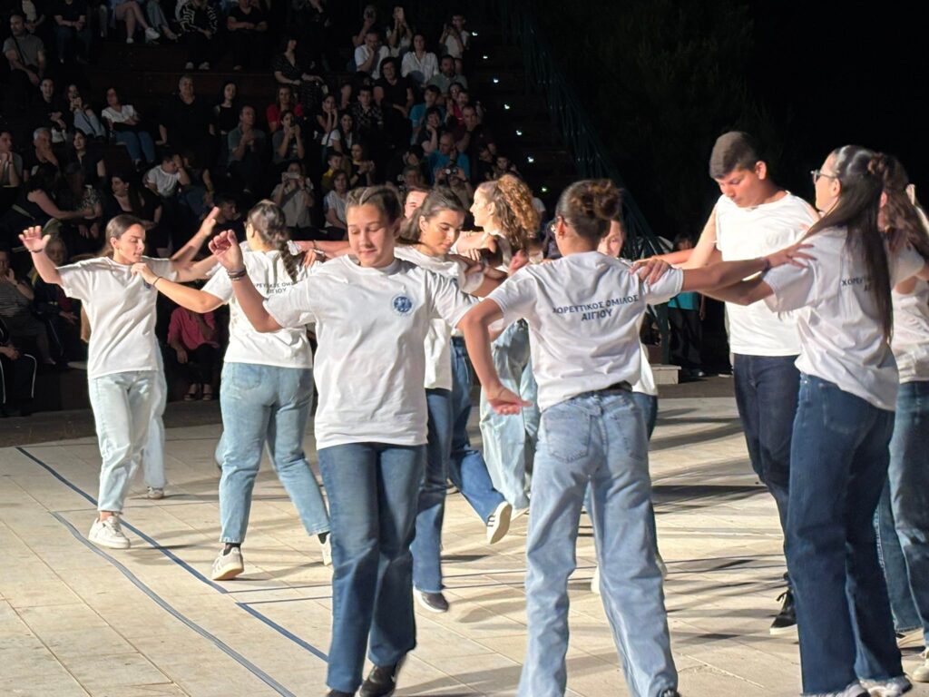 «Κύκλοι Παράδοσης» από τον Χορευτικό Ομιλο Αιγίου ΠΛΟΥΣΙΟ ΦΩΤΟ
