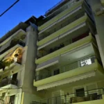 Πειραιάς: «Ημουν στο μπάνιο» λέει ο σύντροφος της 24χρονης που έπεσε από τον 7ο όροφο