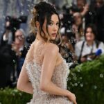 Η Ολυμπιονίκης που πήγε στο Met Gala με φόρεμα που έβγαζε φούσκες