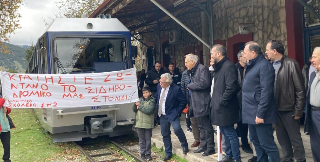 Αχαΐα: Κλείνουν δρόμους και κατασκηνώνουν στο Υπουργείο για το λουκέτο στον Οδοντωτό - Κλιμακώνουν τον αγώνα κάτοικοι σε Διακοπτό - Καλάβρυτα