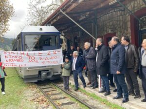 Αχαΐα: Κλείνουν δρόμους και κατασκηνώνουν στο Υπουργείο για το λουκέτο στον Οδοντωτό - Κλιμακώνουν τον αγώνα κάτοικοι σε Διακοπτό - Καλάβρυτα