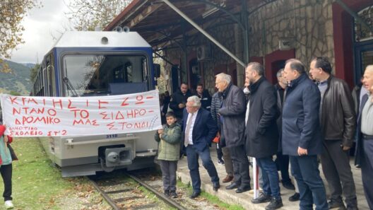 Αχαΐα: Κλείνουν δρόμους και κατασκηνώνουν στο Υπουργείο για το λουκέτο στον Οδοντωτό - Κλιμακώνουν τον αγώνα κάτοικοι σε Διακοπτό - Καλάβρυτα