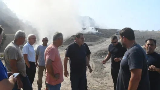 Πάτρα: Σφοδρή επίθεση κατοίκων στον Πελετίδη για την επικίνδυνη ρύπανση στην Ξερόλακκα - «Ή κοροϊδεύατε ή αποτύχατε»