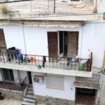 Αγιοι Ανάργυροι: Υποσιτισμένα τα τρία ανήλικα - Κυκλοφορούσαν γυμνά