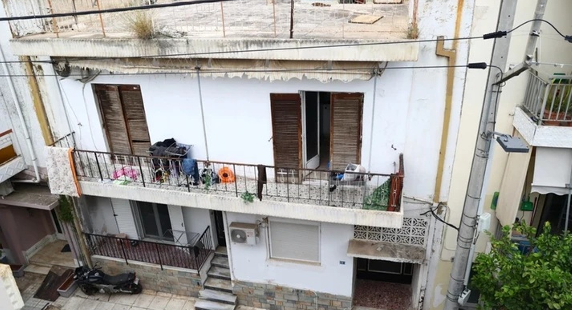 Αγιοι Ανάργυροι: Υποσιτισμένα τα τρία ανήλικα - Κυκλοφορούσαν γυμνά 4 Αγιοι Ανάργυροι: Υποσιτισμένα τα τρία ανήλικα - Κυκλοφορούσαν γυμνά