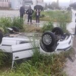 Εθνική Αγρινίου - Αμφιλοχίας: Αυτοκίνητο τούμπαρε σε χαντάκι μετά από σύγκρουση