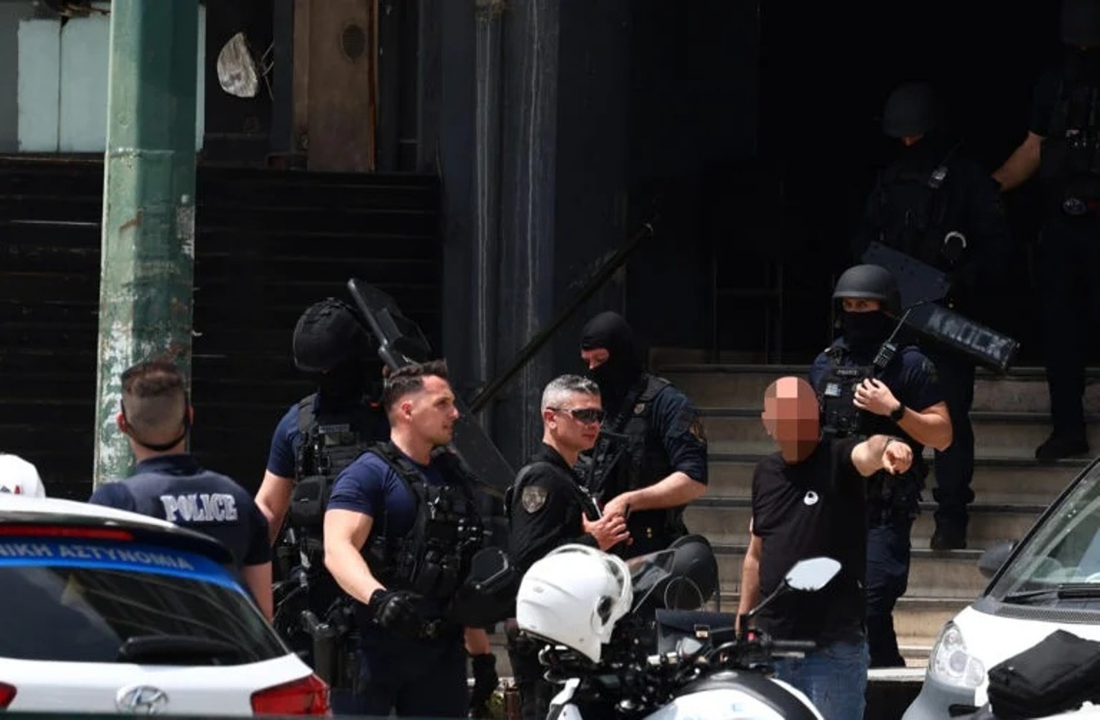 Καλλιθέα: Πυροβόλησε 43χρονη με Ούζι στο λαιμό! – Ποια η κατάσταση του θύματος