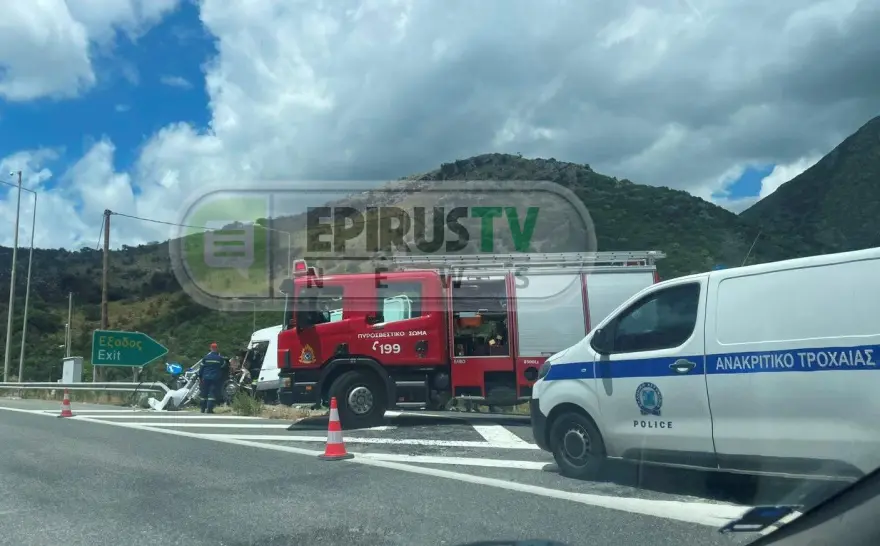 Iόνια Οδός: Εγκλωβίστηκε οικογένεια σε τροχόσπιτο μετά από τροχαίο ΦΩΤΟ 30 Iόνια Οδός: Εγκλωβίστηκε οικογένεια σε τροχόσπιτο μετά από τροχαίο ΦΩΤΟ