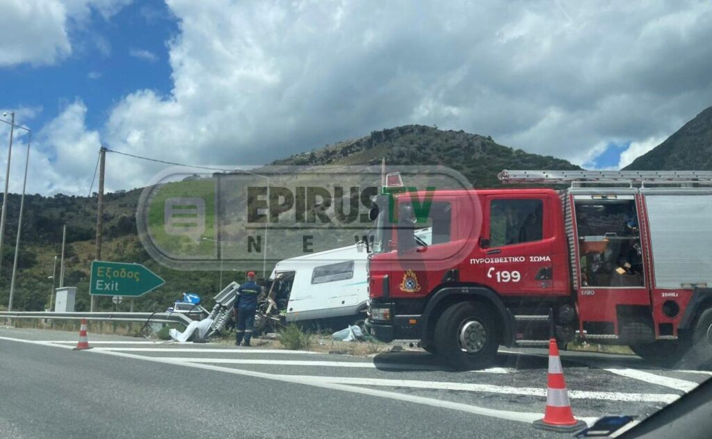 Iόνια Οδός: Εγκλωβίστηκε οικογένεια σε τροχόσπιτο μετά από τροχαίο ΦΩΤΟ 29 Iόνια Οδός: Εγκλωβίστηκε οικογένεια σε τροχόσπιτο μετά από τροχαίο ΦΩΤΟ