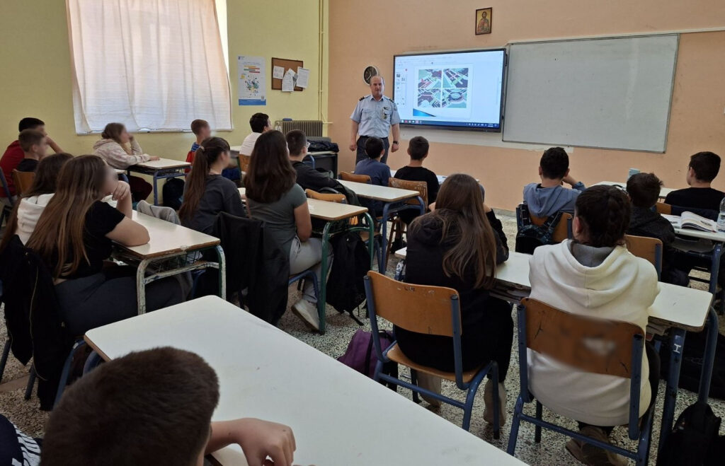 Αιτωλοακαρνανία: Στα σχολεία οι αστυνομικοί για καλό σκοπό ΦΩΤΟ 30 Αιτωλοακαρνανία: Στα σχολεία οι αστυνομικοί για καλό σκοπό ΦΩΤΟ