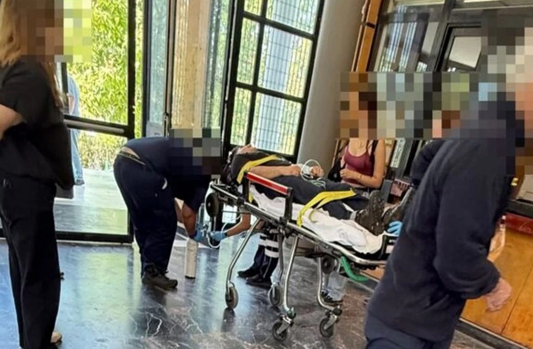 Σοκ στο ΑΠΘ: Βίντεο από την άγρια επίθεση σε φοιτητές – Οκτώ προσαγωγές ΦΩΤΟ 10 Σοκ στο ΑΠΘ: Βίντεο από την άγρια επίθεση σε φοιτητές – Οκτώ προσαγωγές ΦΩΤΟ
