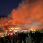 Καλαμάτα: Μεγάλη φωτιά σε εργοστάσιο ξυλείας