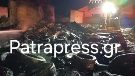 Πάτρα: Εμπρησμός η φωτιά στο πρώην εργοστάσιο της Pirelli - Tι ερευνά η Πυροσβεστική ΦΩΤΟ - ΒΙΝΤΕΟ
