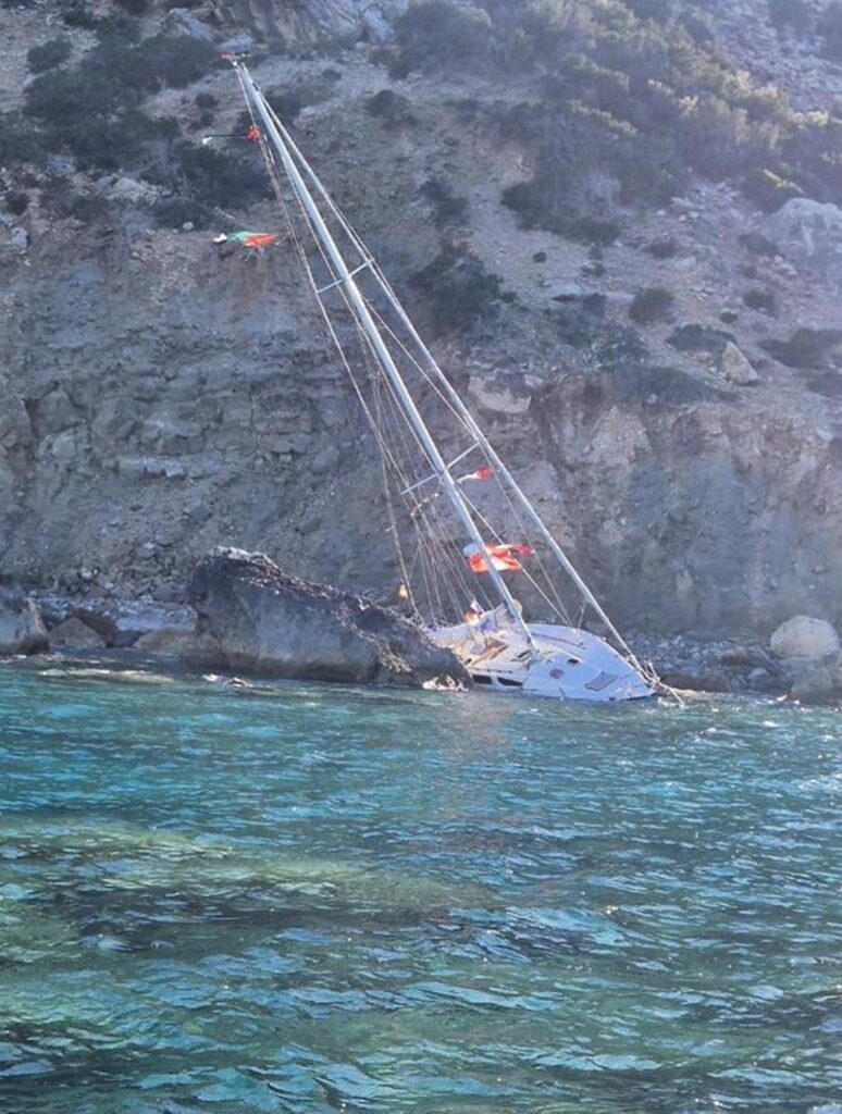 Γαύδος: Προσάραξη ακυβέρνητου ιστιοφόρου από τον στολίσκο της Γάζας - Δηλώσεις Βάλλη ΦΩΤΟ 5 Γαύδος: Προσάραξη ακυβέρνητου ιστιοφόρου από τον στολίσκο της Γάζας - Δηλώσεις Βάλλη ΦΩΤΟ
