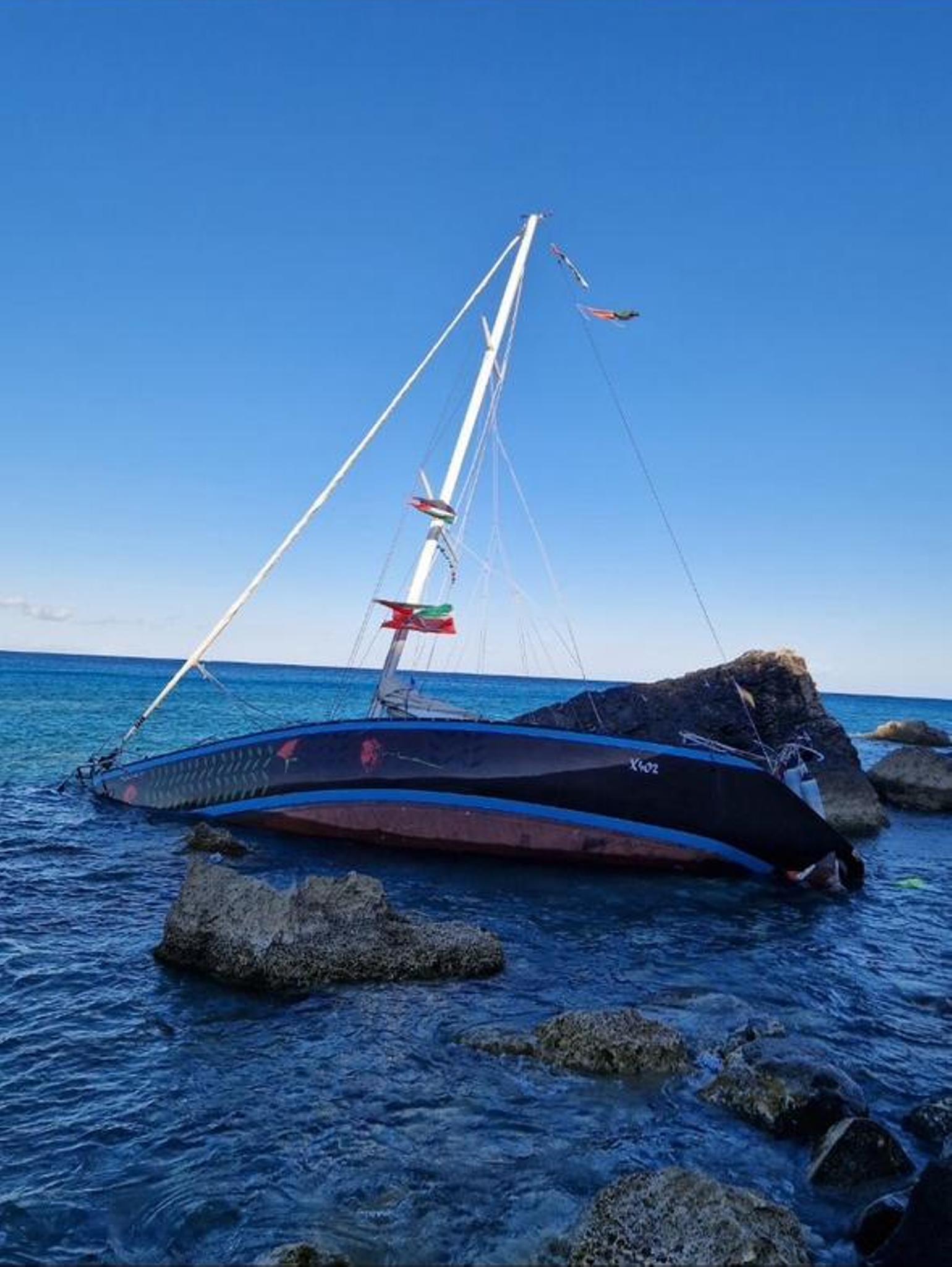 Γαύδος: Προσάραξη ακυβέρνητου ιστιοφόρου από τον στολίσκο της Γάζας - Δηλώσεις Βάλλη ΦΩΤΟ 4 Γαύδος: Προσάραξη ακυβέρνητου ιστιοφόρου από τον στολίσκο της Γάζας - Δηλώσεις Βάλλη ΦΩΤΟ