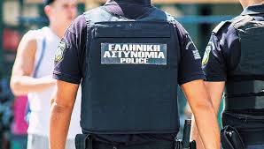 Πάτρα: Πιάστηκε ζευγάρι για κλοπή και ναρκωτικά 36 Πάτρα: Πιάστηκε ζευγάρι για κλοπή και ναρκωτικά
