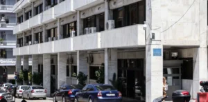 Πάτρα: Την ώρα που ο Χρυσοχοΐδης κουνά το δάκτυλο αλλού...χωρίς ηλεκτρονικό σύστημα ελέγχου εισόδου το Αστυνομικό Μέγαρο - Τι απαντά η ΕΛΑΣ στο patrapress.gr