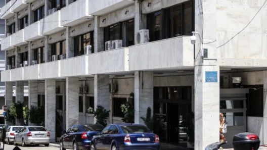 Πάτρα: Την ώρα που ο Χρυσοχοΐδης κουνά το δάκτυλο αλλού...χωρίς ηλεκτρονικό σύστημα ελέγχου εισόδου το Αστυνομικό Μέγαρο - Τι απαντά η ΕΛΑΣ στο patrapress.gr