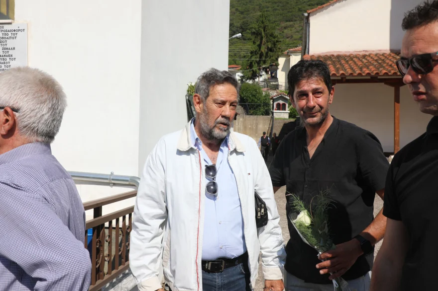 Άντζας: Συγκίνηση στην κηδεία του από συγγενείς, φίλους και πρώην συμπαίκτες ΦΩΤΟ 29 Άντζας: Συγκίνηση στην κηδεία του από συγγενείς, φίλους και πρώην συμπαίκτες ΦΩΤΟ