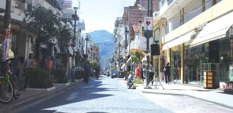 Αίγιο: Ανακοίνωση των Εμπόρων για την πεζοδρόμηση της Κλ.Οικονόμου και την οικονομική αιμορραγία