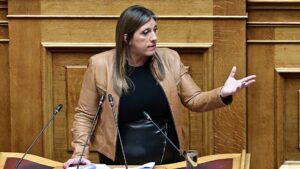 Βουλή: Ήρθη η ασυλία της Ζωής Κωνσταντοπούλου για τη δίκη των Τεμπών