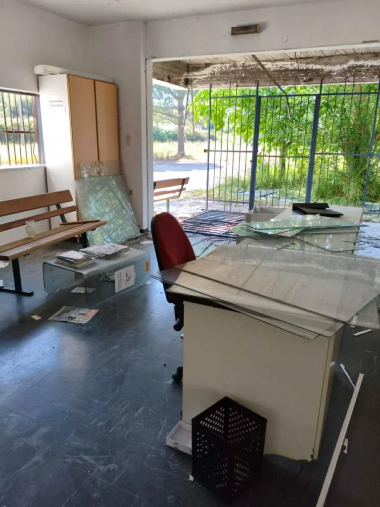 Αγρίνιο: Βανδαλισμός στα ΚΤΕΟ - Εκτεταμένες καταστροφές στις εγκαταστάσεις ΦΩΤΟ 32 Αγρίνιο: Βανδαλισμός στα ΚΤΕΟ - Εκτεταμένες καταστροφές στις εγκαταστάσεις ΦΩΤΟ
