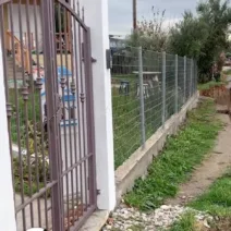 Καμίνια Πατρών: Ούτε να περπατήσουν οι λουόμενοι - Η θάλασσα «κατάπιε» την παραλία ΦΩΤΟ