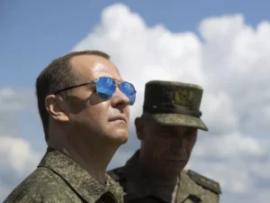 Μεντβέντεφ: Εάν ξεσπάσει πόλεμος η Ρωσία θα φέρει το τέλος της ιστορίας του ευρωπαϊκού πολιτισμού