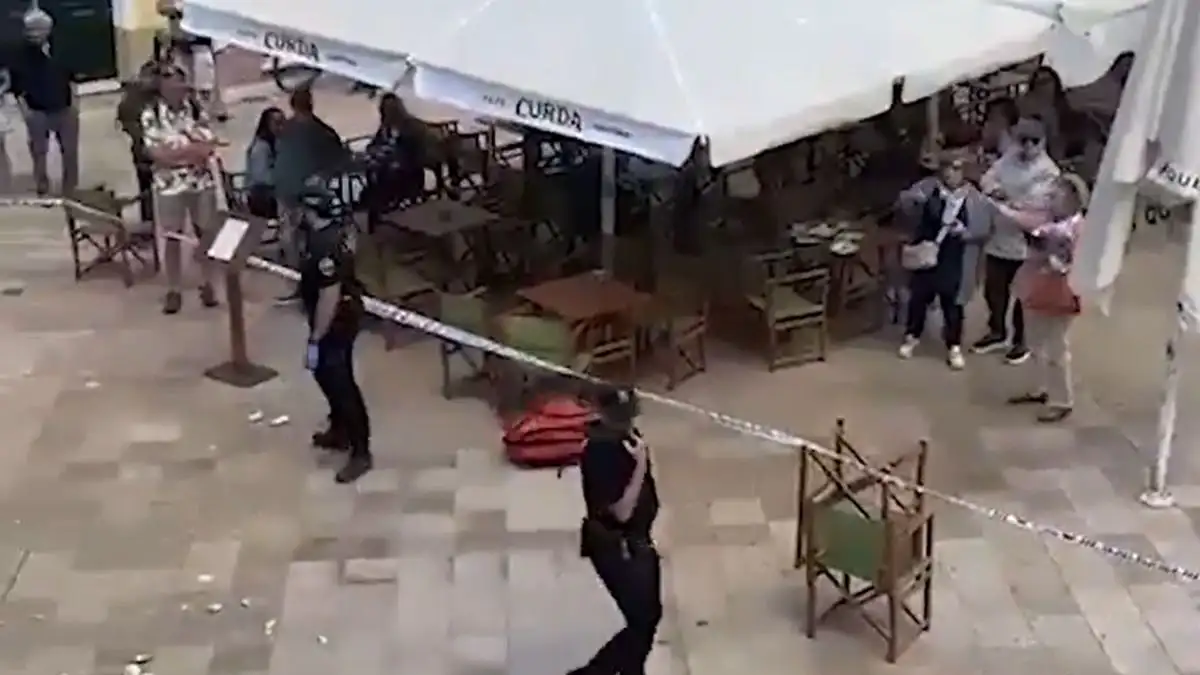 Ισπανία: Κατέρρευσε τμήμα κτιρίου - Τραυματίστηκαν δύο Ελληνίδες τουρίστριες 4 Ισπανία: Κατέρρευσε τμήμα κτιρίου - Τραυματίστηκαν δύο Ελληνίδες τουρίστριες