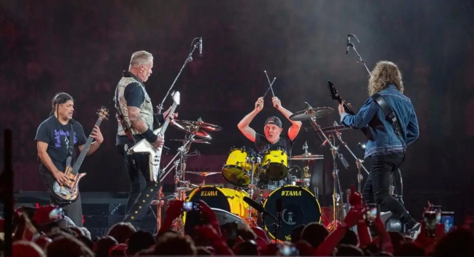 Χαμός στο ΟΑΚΑ: Οι Metallica τα «έσπασαν» με Ζορμπά! ΒΙΝΤΕΟ 11 Χαμός στο ΟΑΚΑ: Οι Metallica τα «έσπασαν» με Ζορμπά! ΒΙΝΤΕΟ