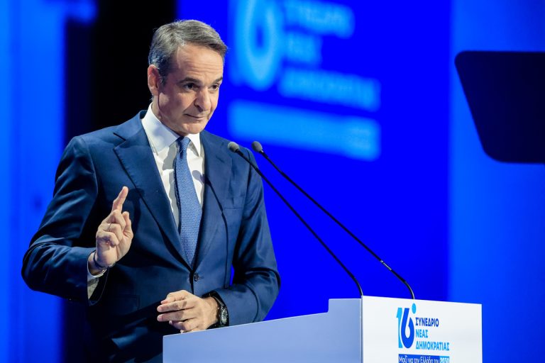 Στο βήμα του 16ου Συνεδρίου της Νέας Δημοκρατίας ο Κυριάκος Μητσοτάκης ΖΩΝΤΑΝΑ